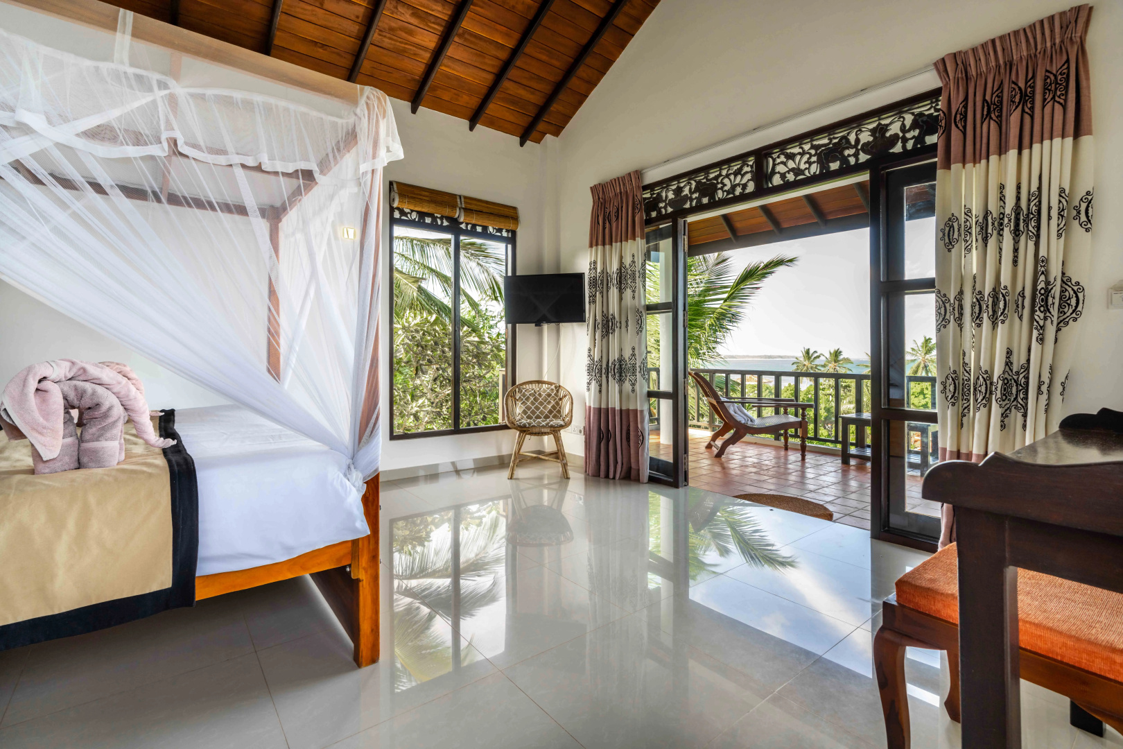 Курортный отель Ananthaya Beach