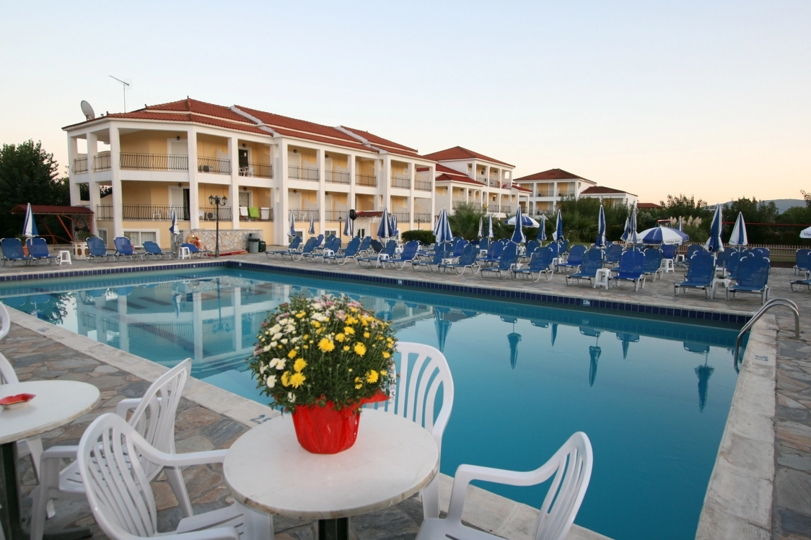 Апарт-отель Village Inn Studios & Family Apartments