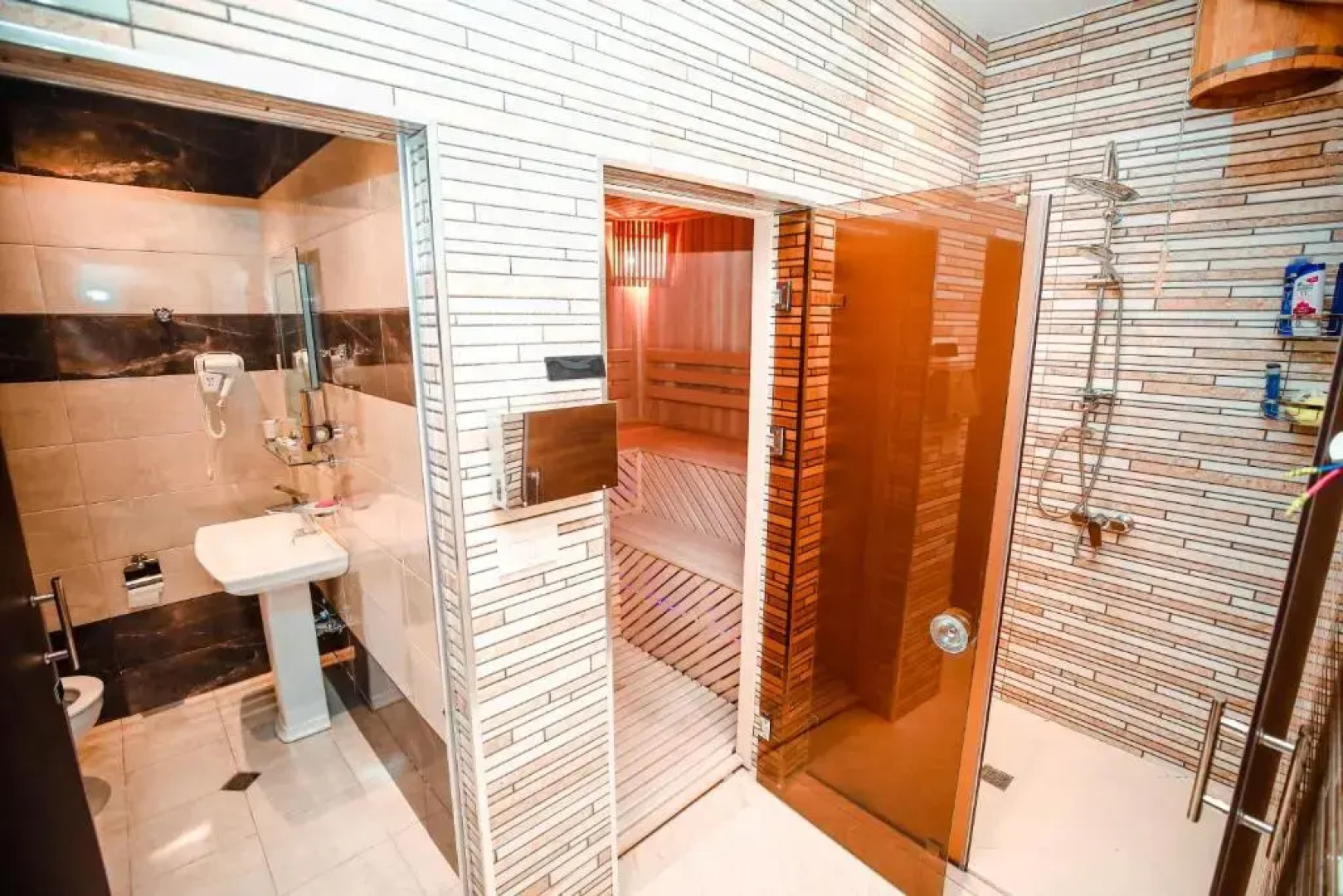 Отель Regal Inn Badamdar