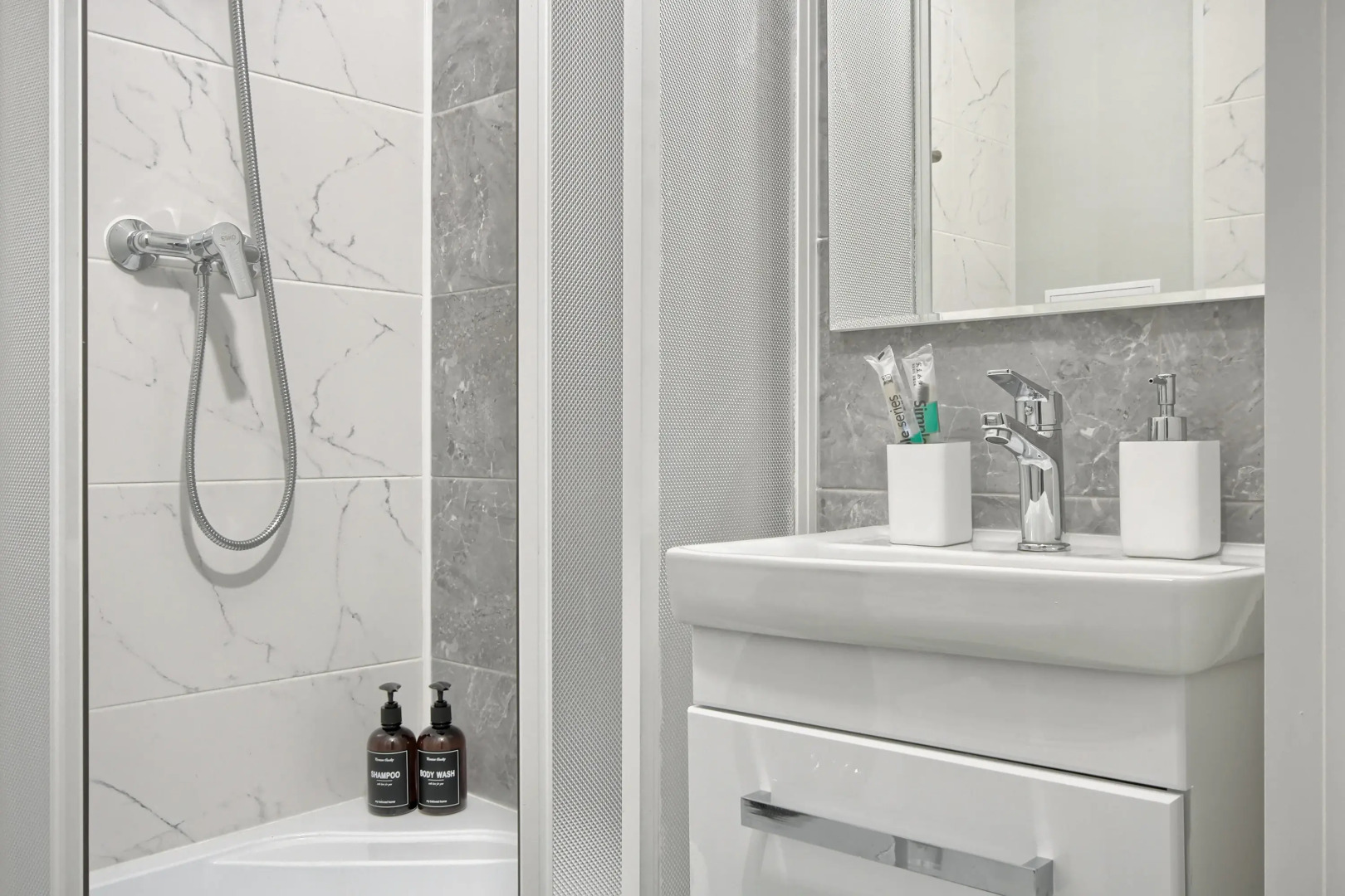 Апартаменты MyHomeYourHome на Дальневосточном проспект 19 к1