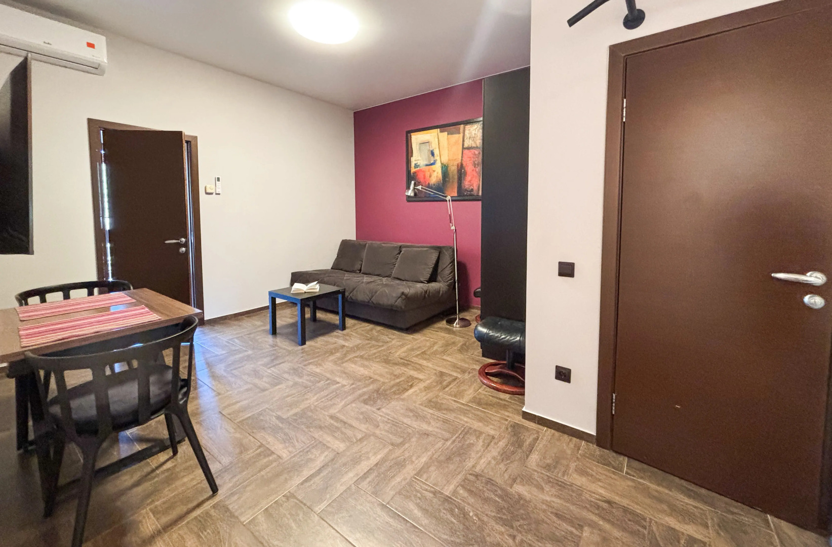 Квартира С отдельной спальней и балконом в центре Поляны