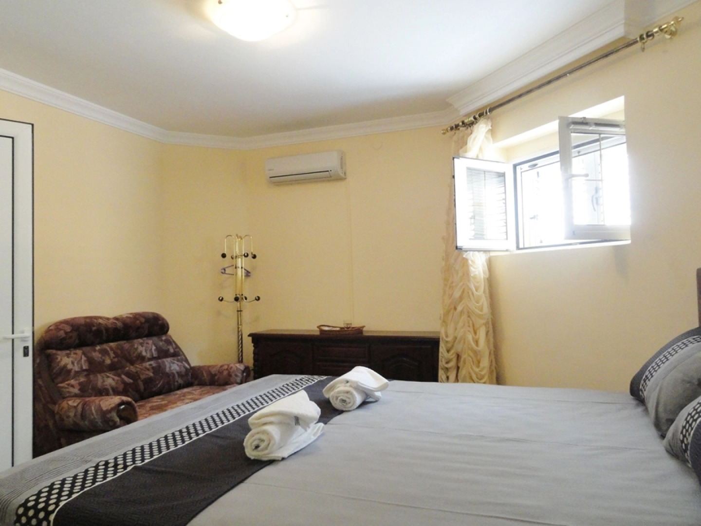 Вилла Petrovac с бассейном 6 спален