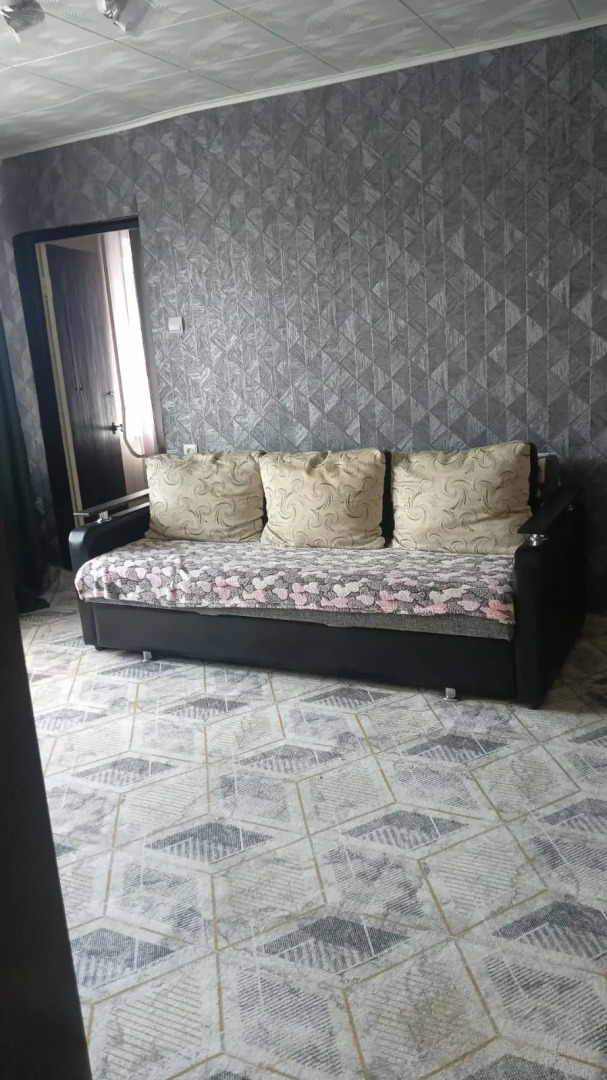 Апартаменты Двухкомнатная квартира с ремонтом рядом с озером