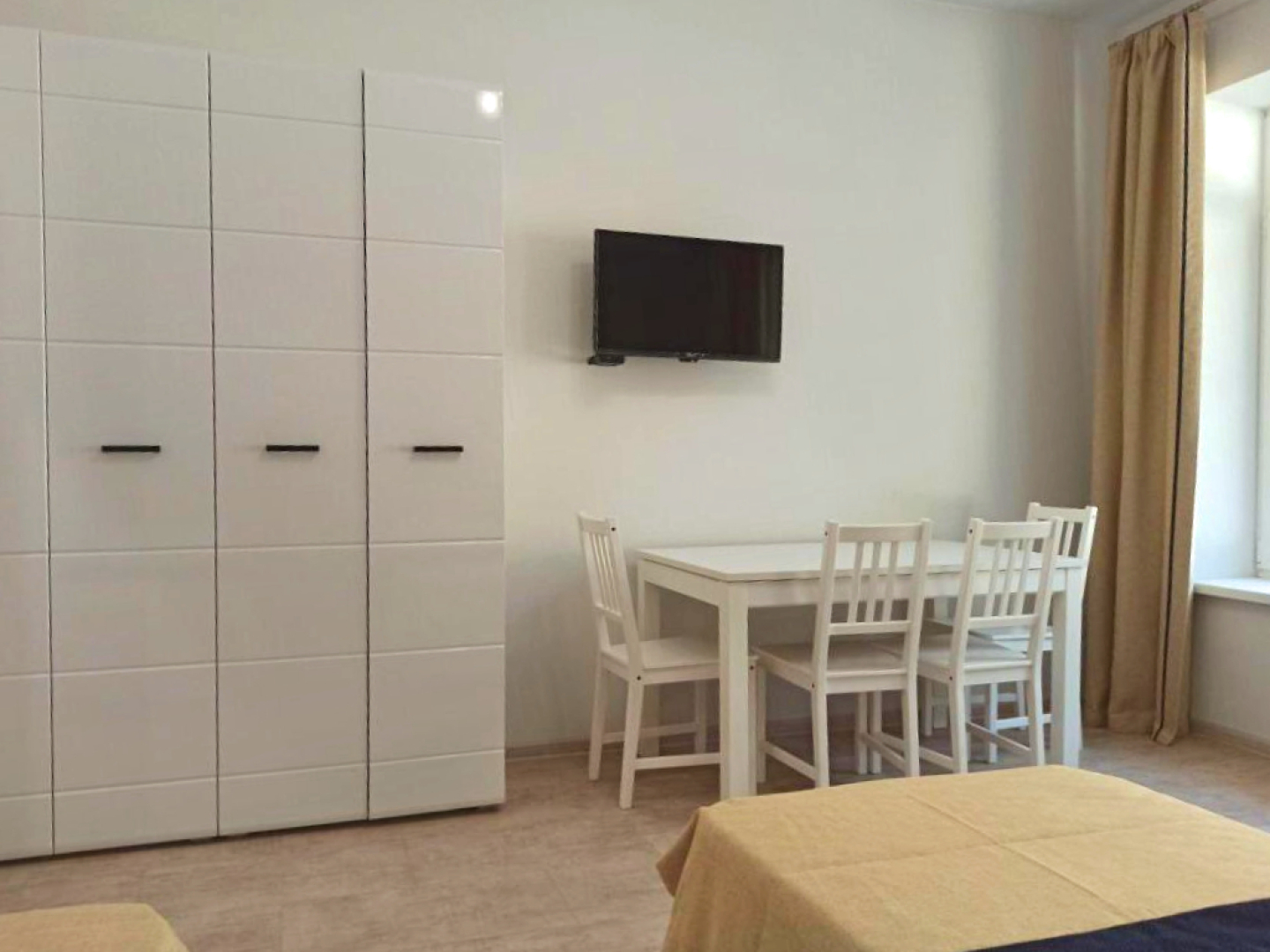 Апартаменты Двухкомнатная квартира в элитном поселке с частным пляжем