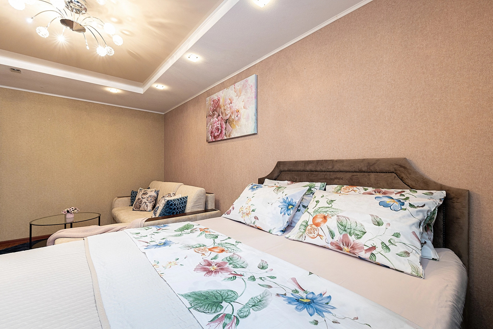 Апартаменты двухкомнатные  на Мещерском бульваре 3/3 .м.Cтрелка. Сова-Дом