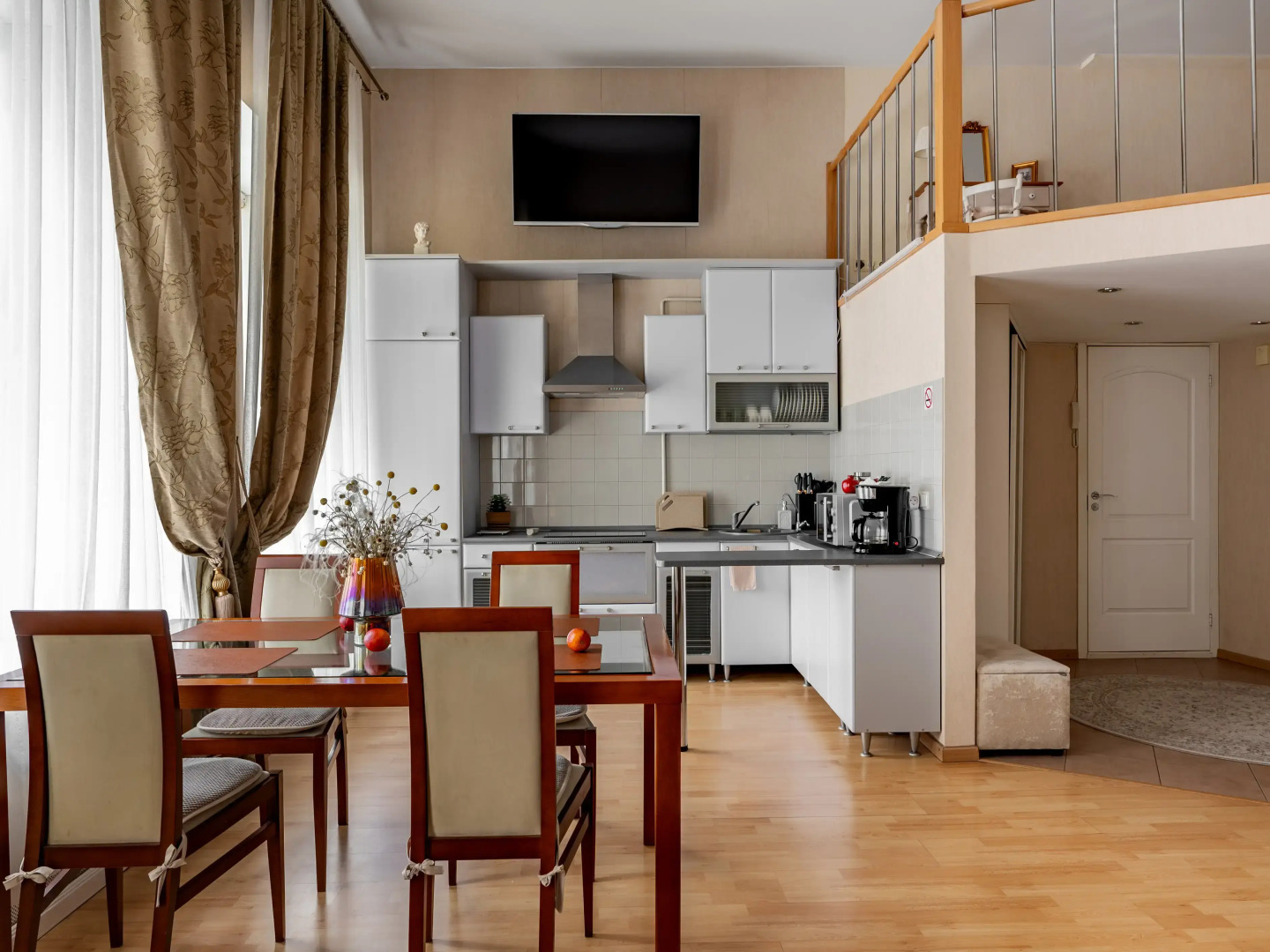 Апартаменты Granada атмосферная двухъярусная квартира-студия в историческом центре города рядом с Таврическим садом