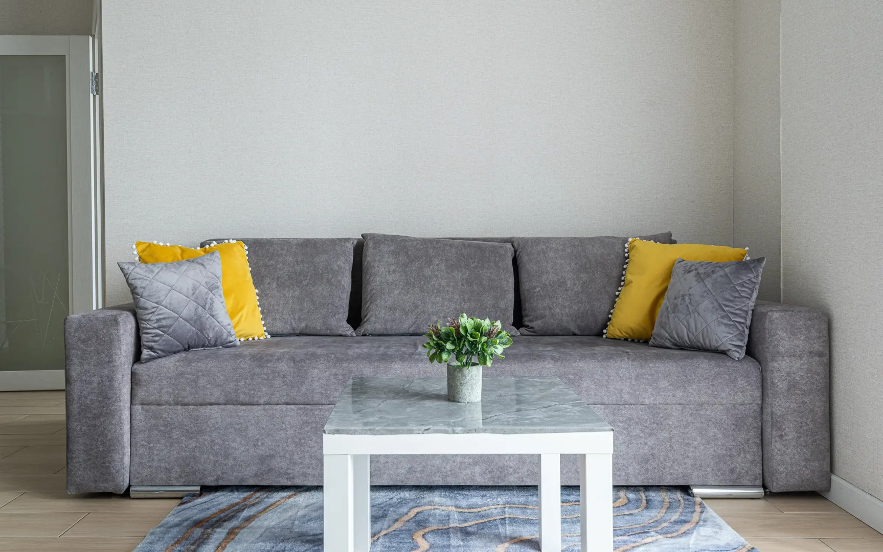 Квартира на сутки Минск Маяк Метро 3 минуты Бесконтактное заселение Wi-Fi Кухня объединена с жилой зоной Отдельная спальня