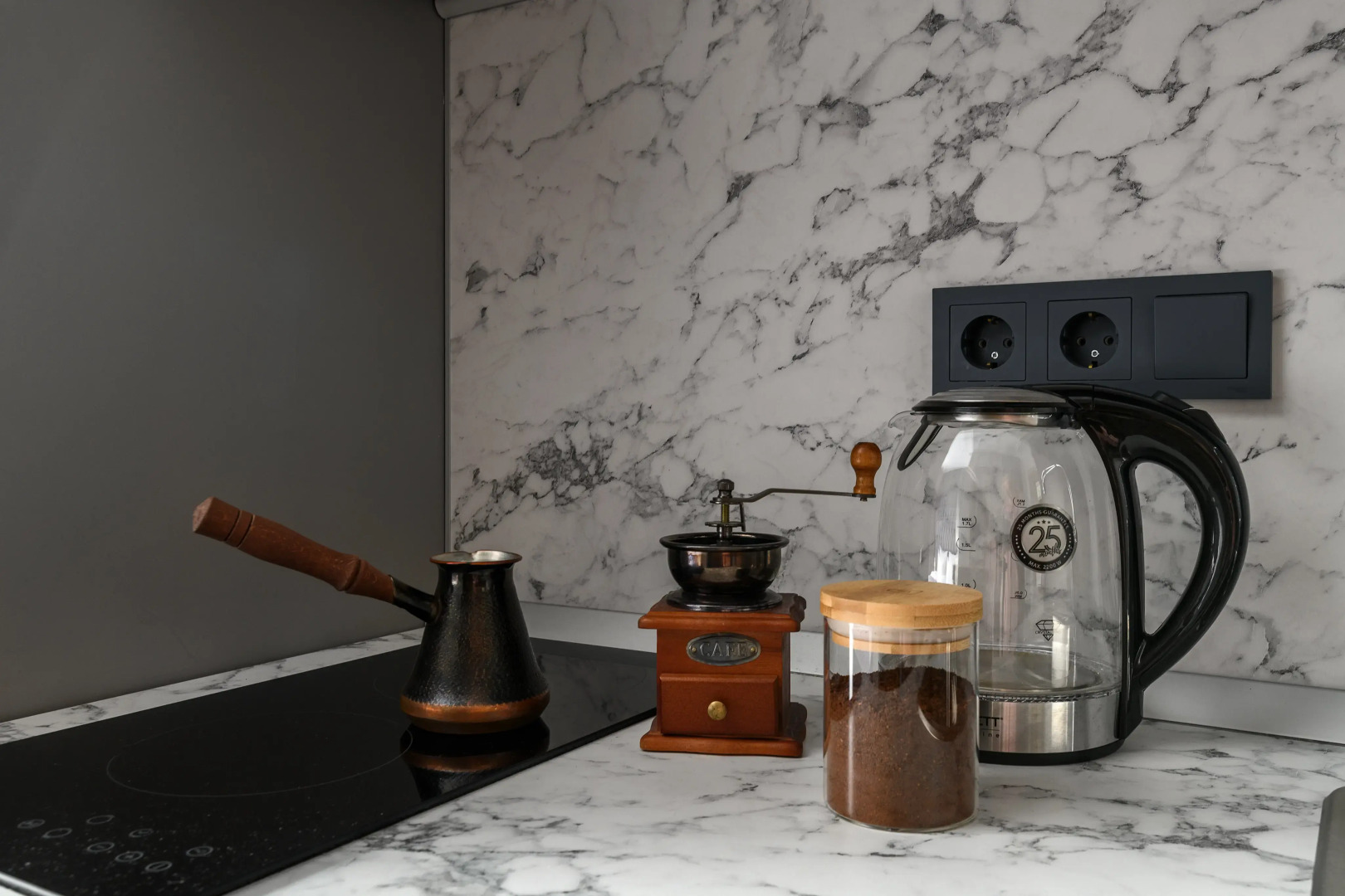 Апартаменты Sergeew Apartments Премиум с кухней в апарт-отеле Аквалина