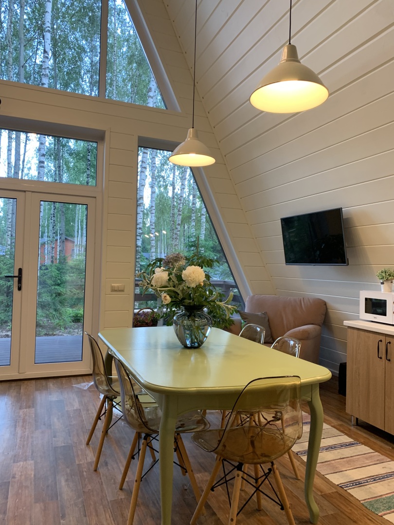 Частный дом A-фрейм в лесу Зеленого города