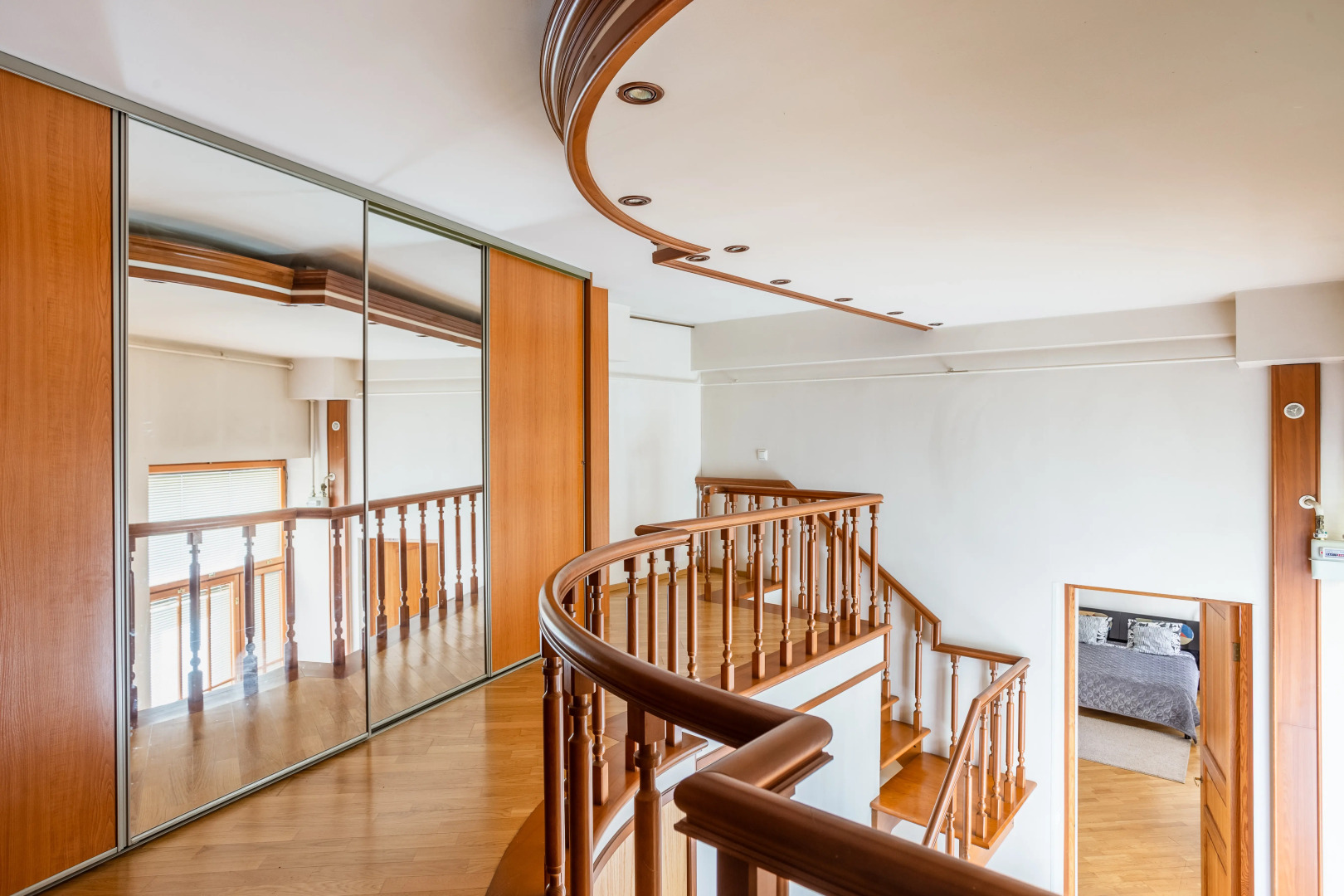 Апартаменты Art Home у Эрмитажа 7 комнат с видом на Неву