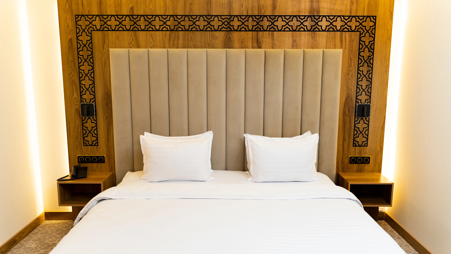 Отель Kohinur Plaza