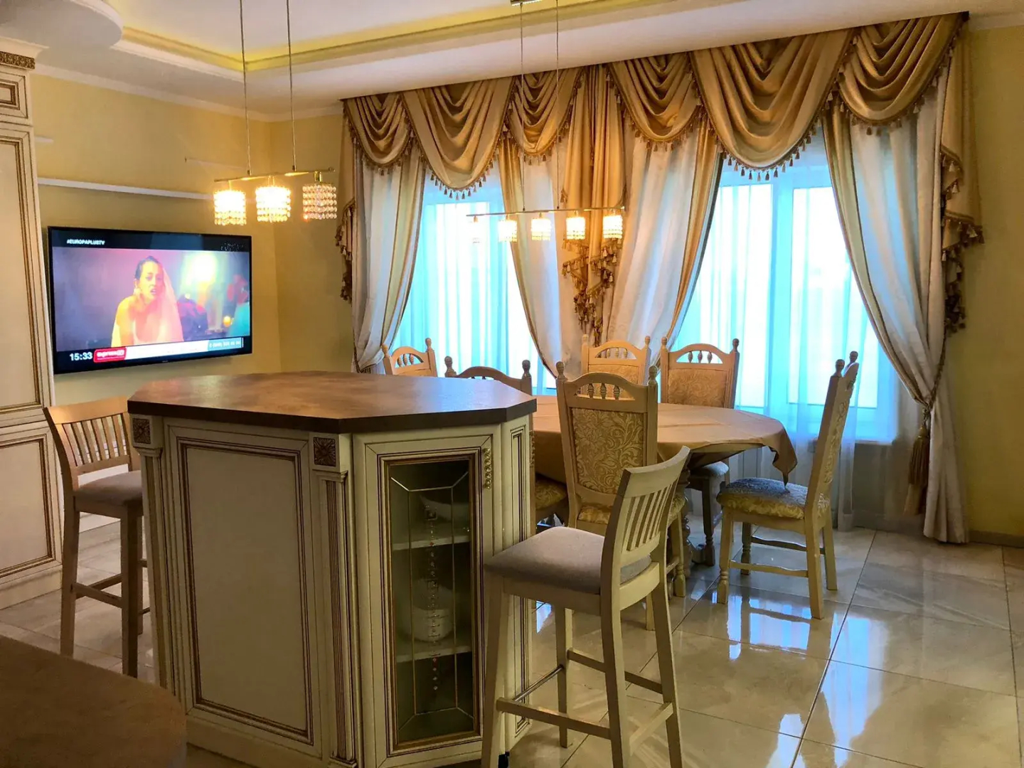 Апартаменты в центре с видом на Севастопольскую бухту