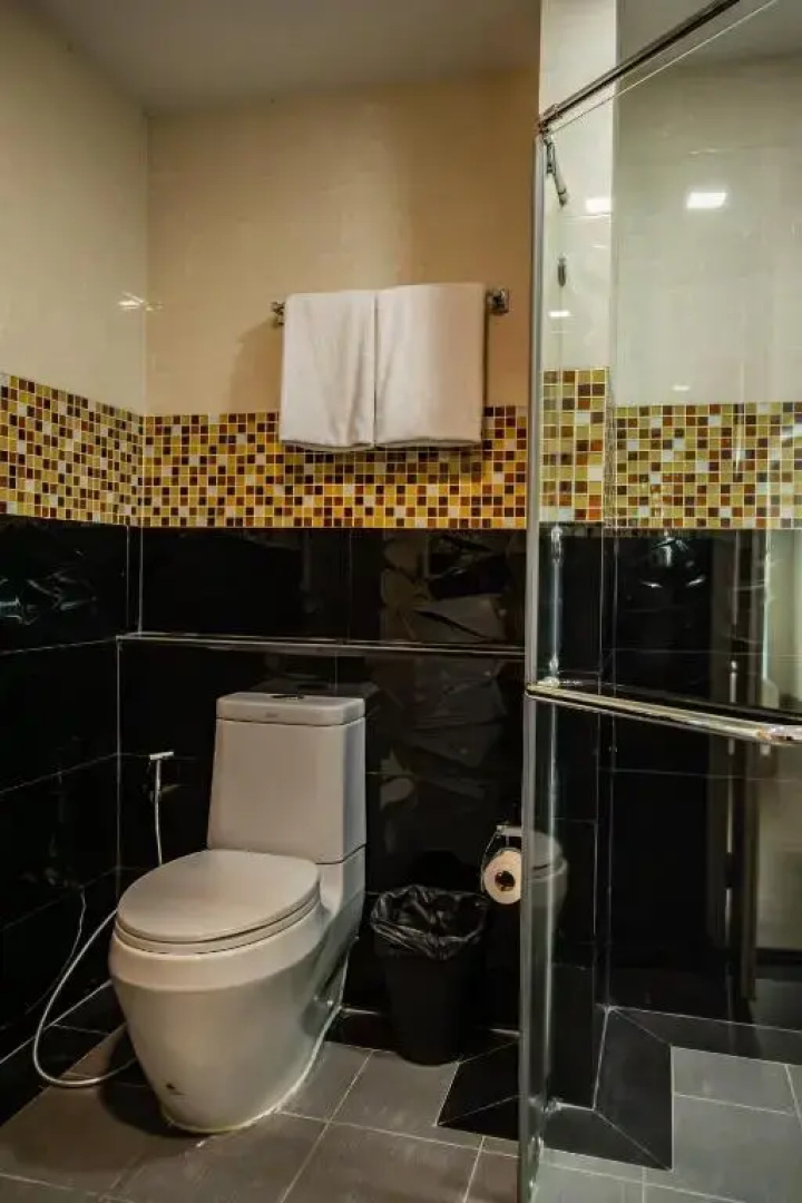 Отель Ramada by Wyndham Bangkok Ten Ekamai Residences