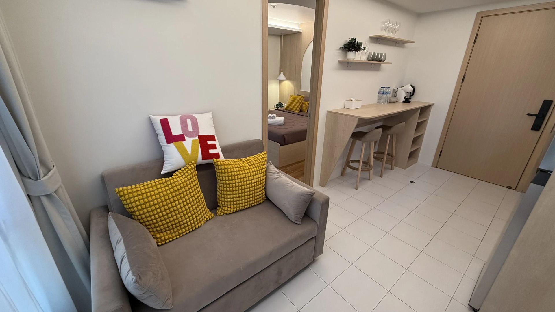 Квартира Просторная однушка у моря с бассейном и WiFi 500 мбит/с