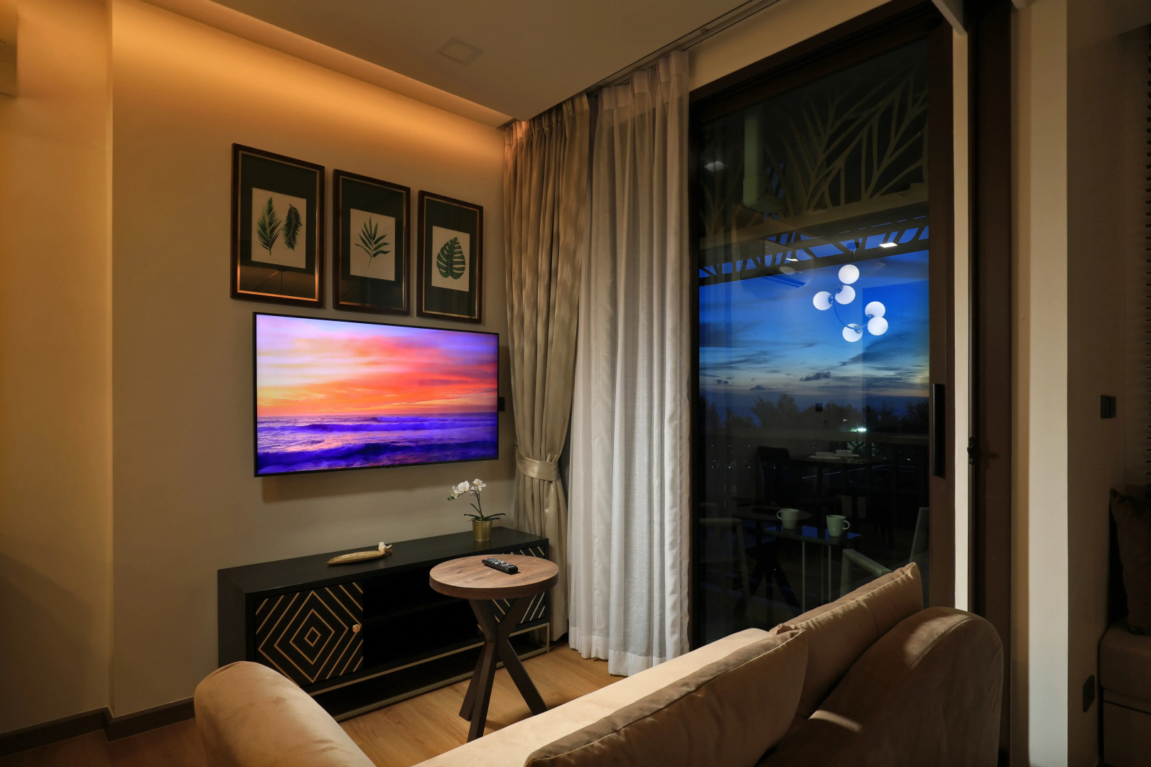 Апартаменты PRO-613 1 Спальня рядом с Пляжем Карон Стильный Интерьер и Балкон с видом на Море