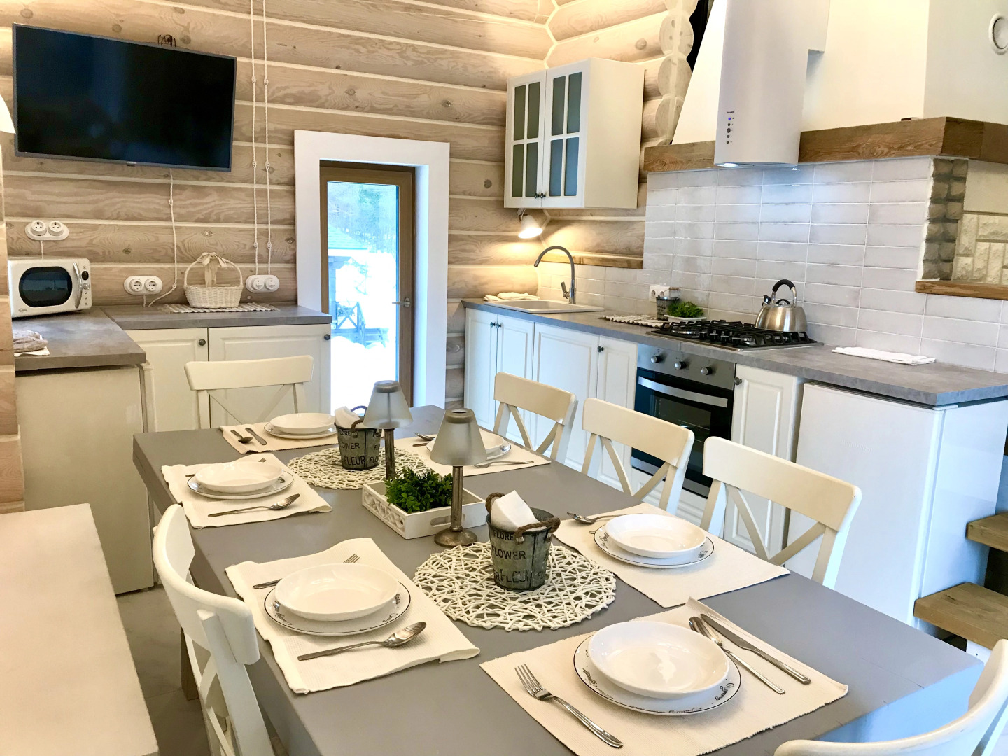 Шале на Скале с Видом на Озеро