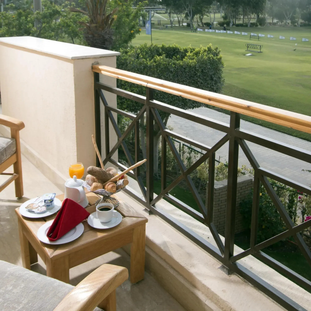 Курортный Отель Swiss Inn Pyramids Golf Resort