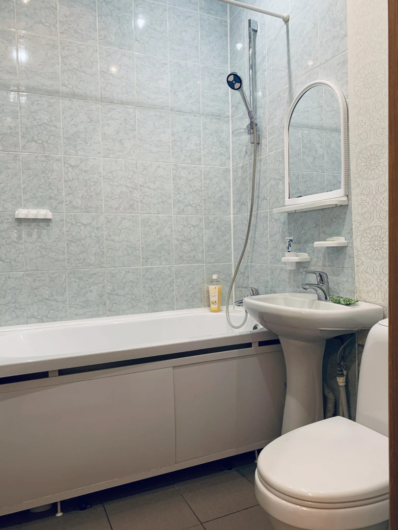 Апартаменты Комфортная Уютная 2-Комнатная Квартира в Центре с Парковкой