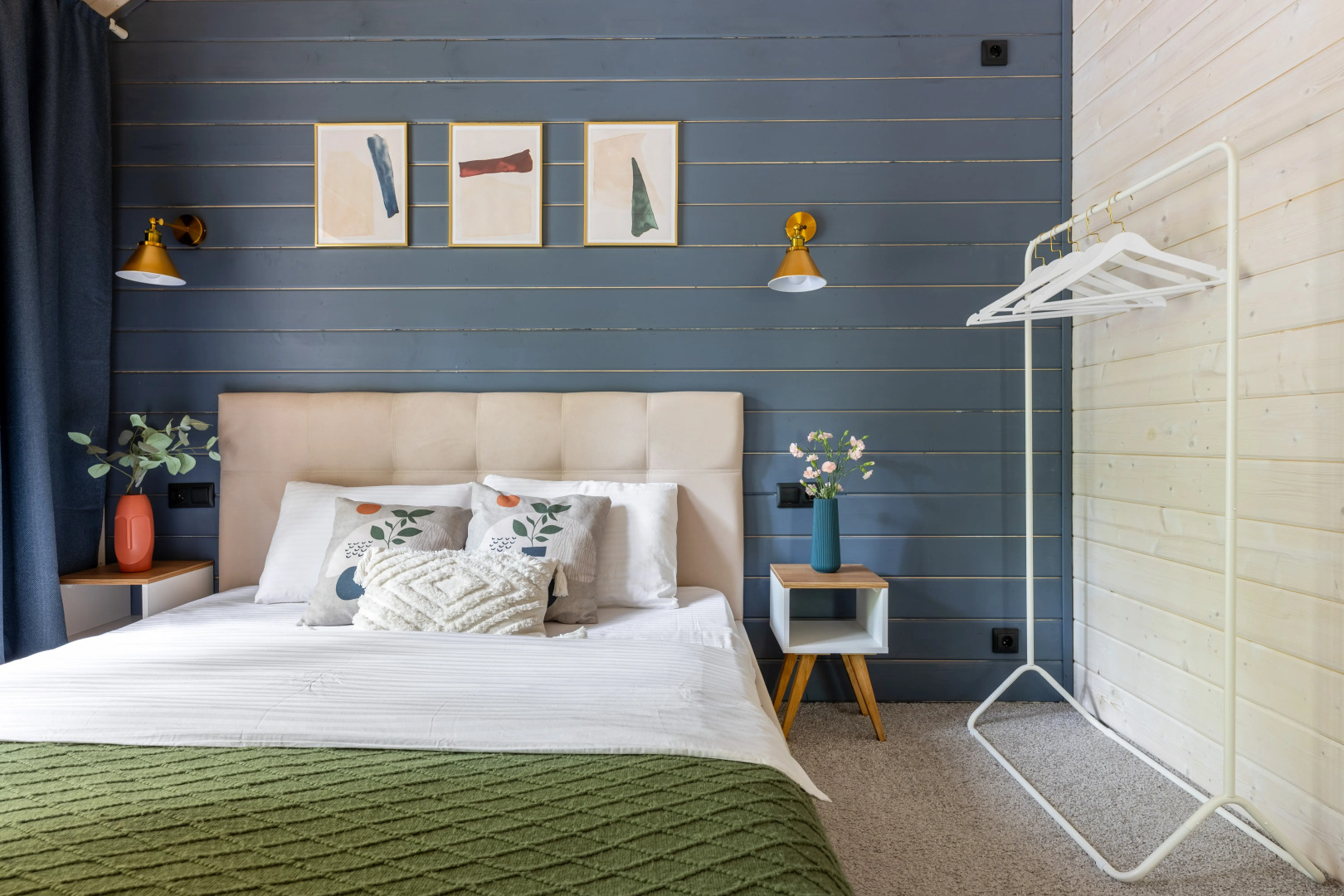 Частный дом в еловом лесу