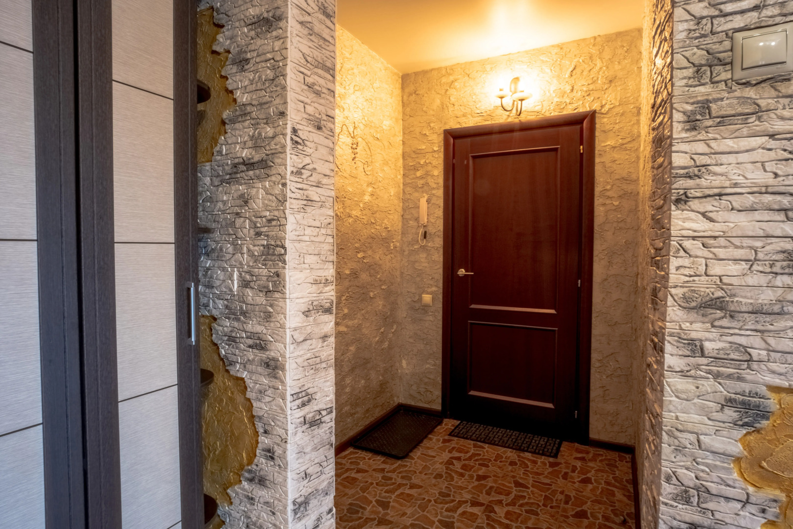 Квартира большая двухкомнатная в отличном районе