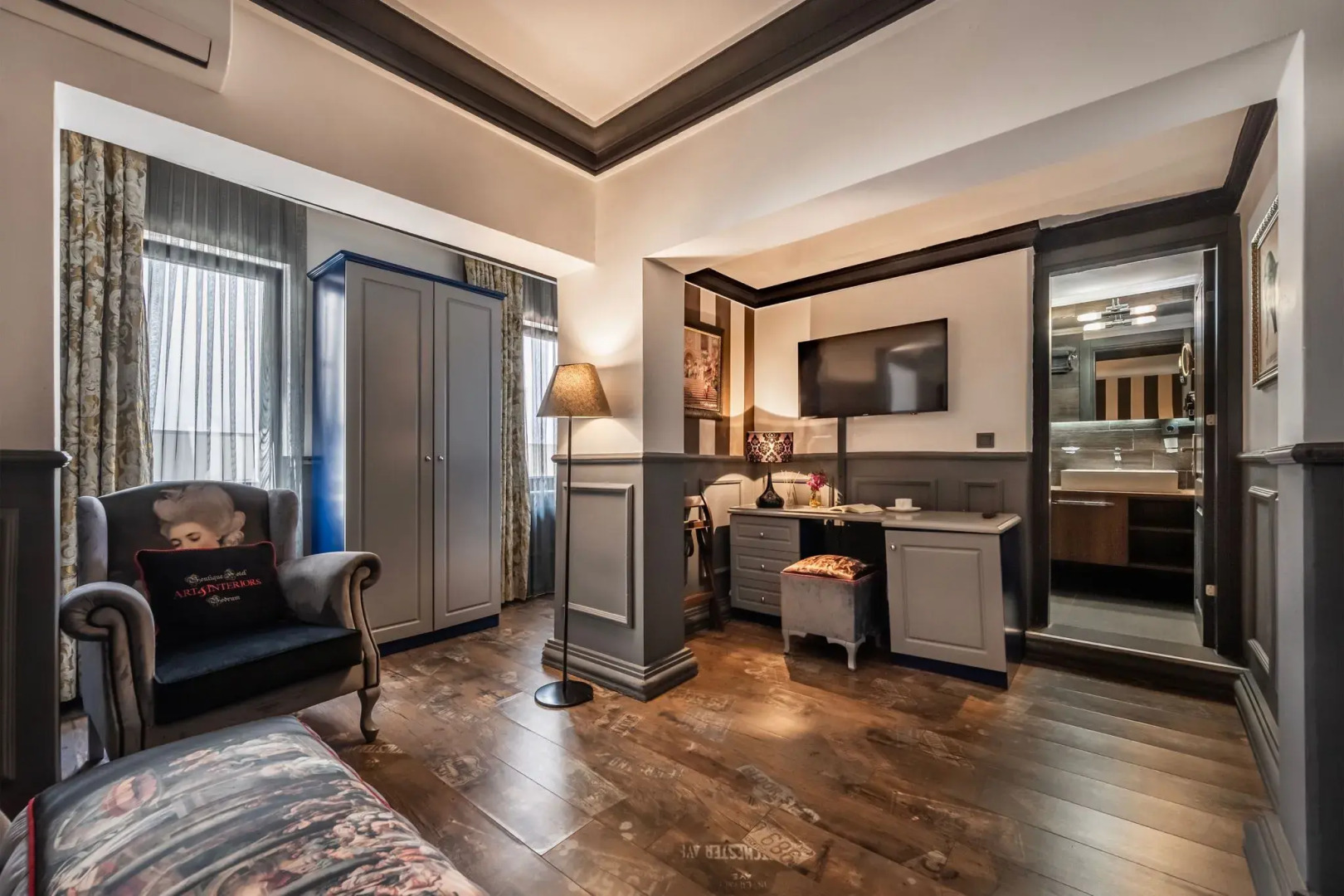 Отель Art & Interiors