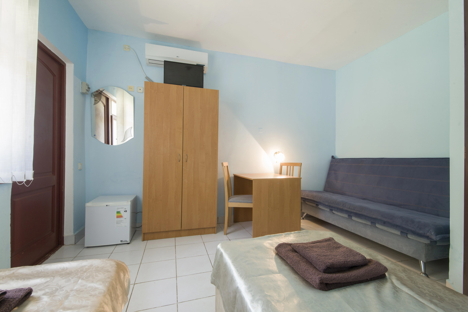 Отель Равена