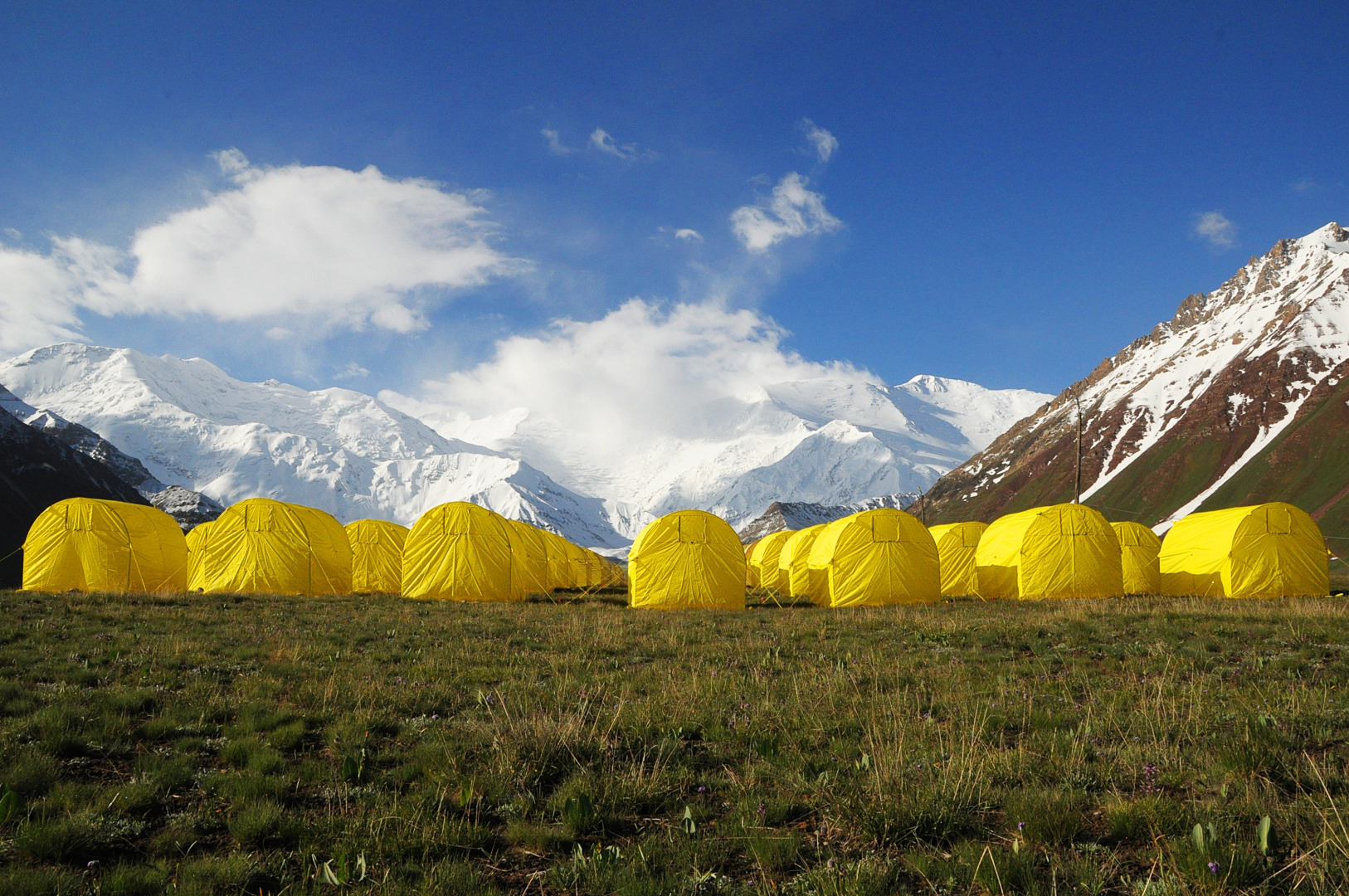 Глэмпинг Achik-Tash Base Camp