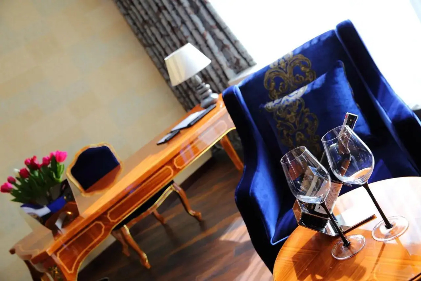 Отель Damas International