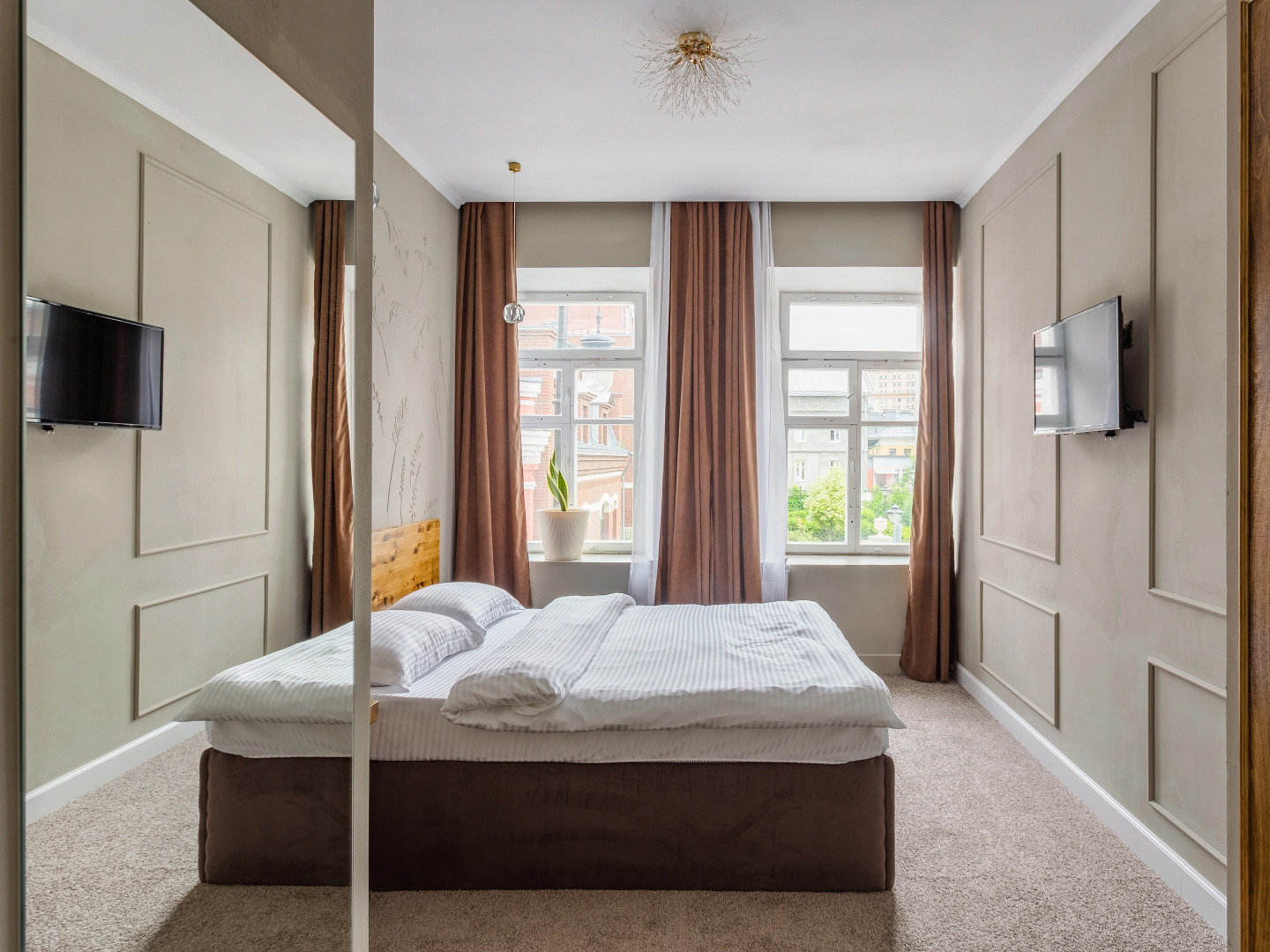 Отель Тихонов