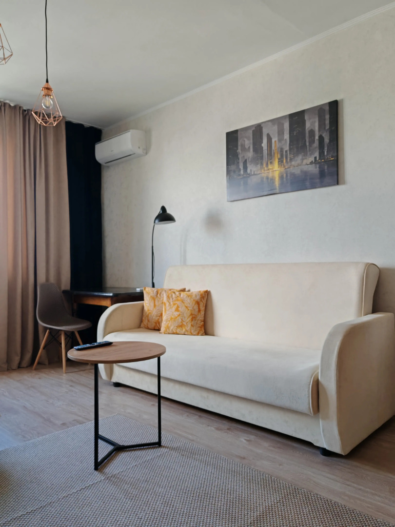 Апартаменты Просторная Двух Комнатная Квартира с Парковкой во дворе