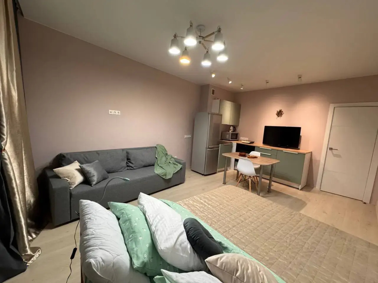 Квартира ЕвроДвушка Аксакова 81/1 на 17 Этаже до 7 Чел