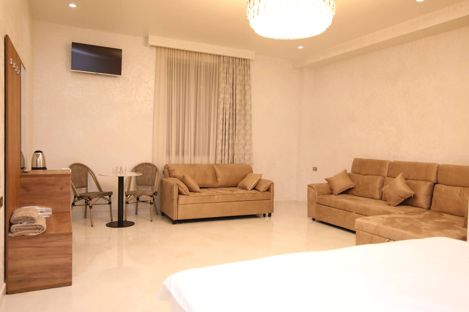 Отель Louvre Home