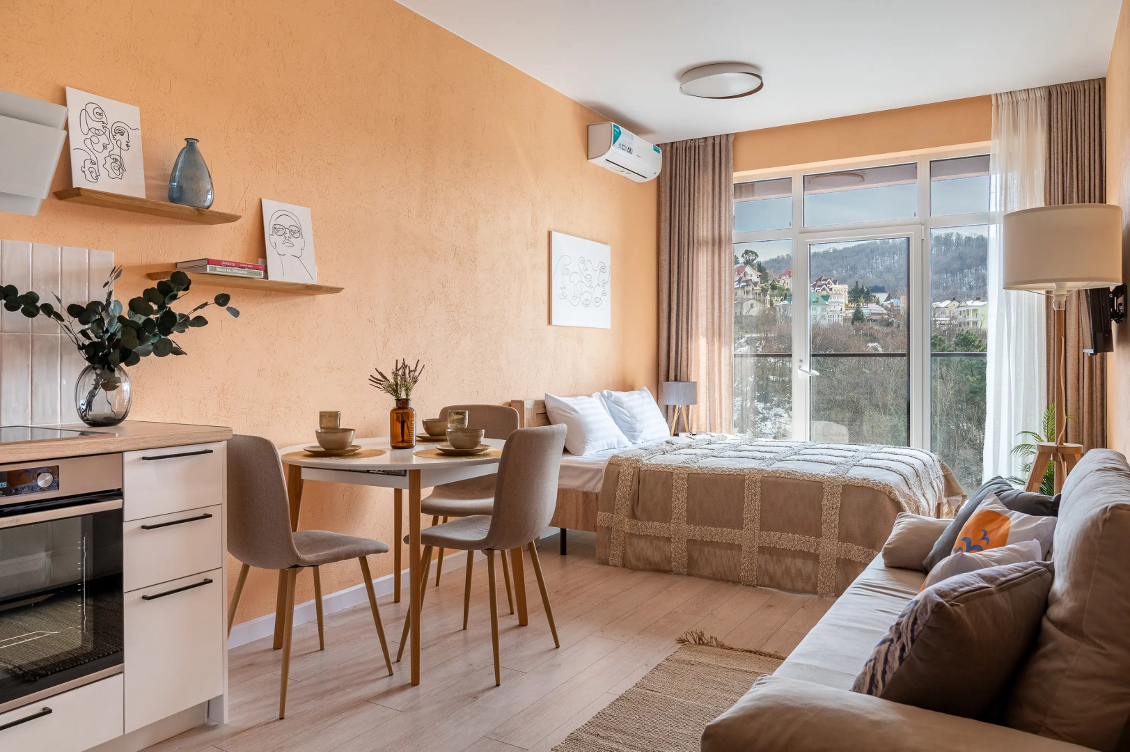 Студия с панорамным видом на горы. Аллея 326