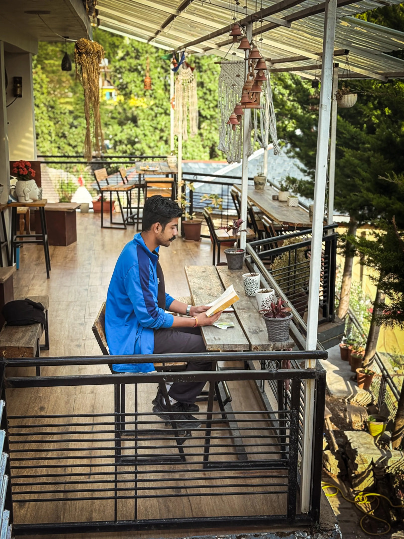 Хостел Young Monk Hostel & Cafe Dharamkot