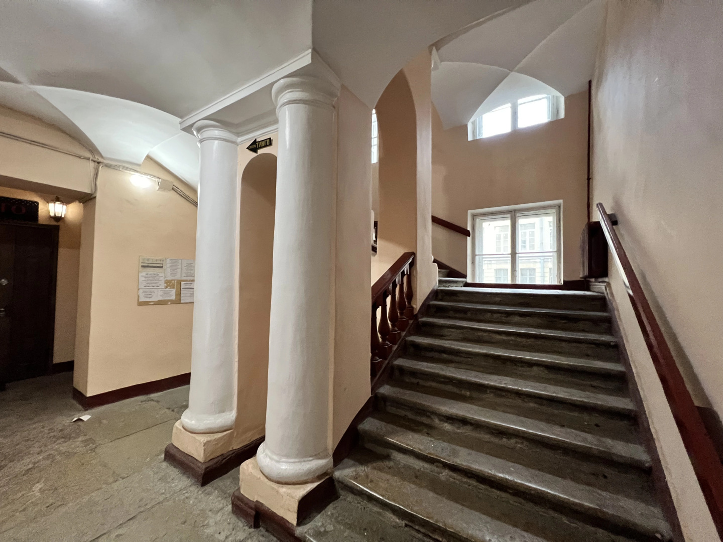 Уютная Семейная двухкомнатная квартира Невский 13 с балконом и парковкой