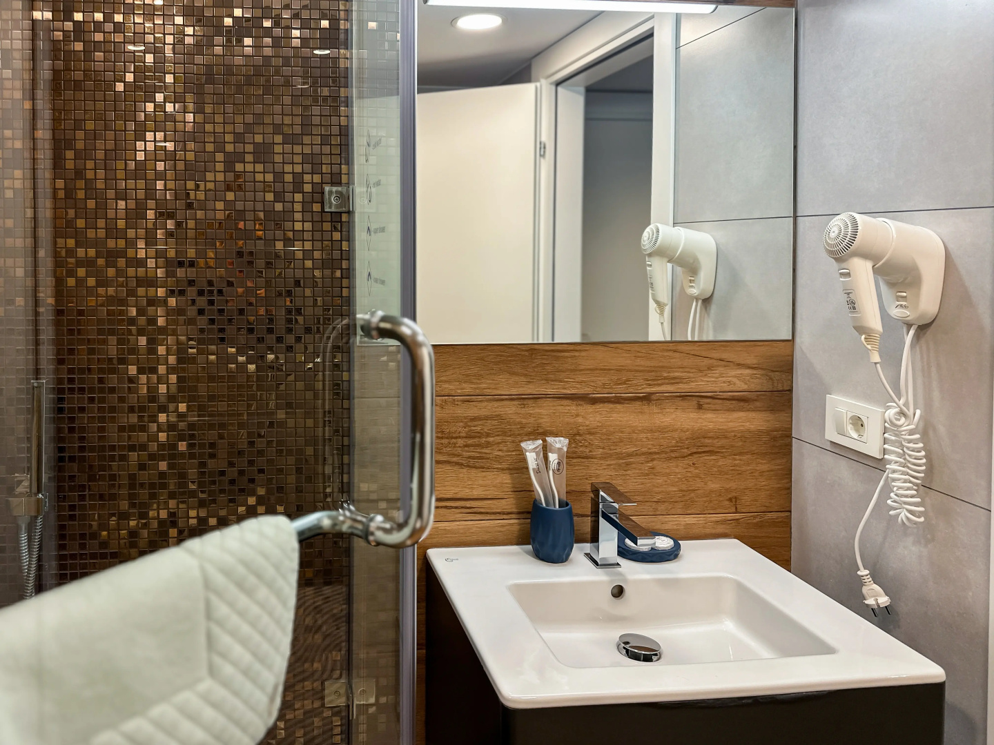 Отель Silver 39  Corner Hotel