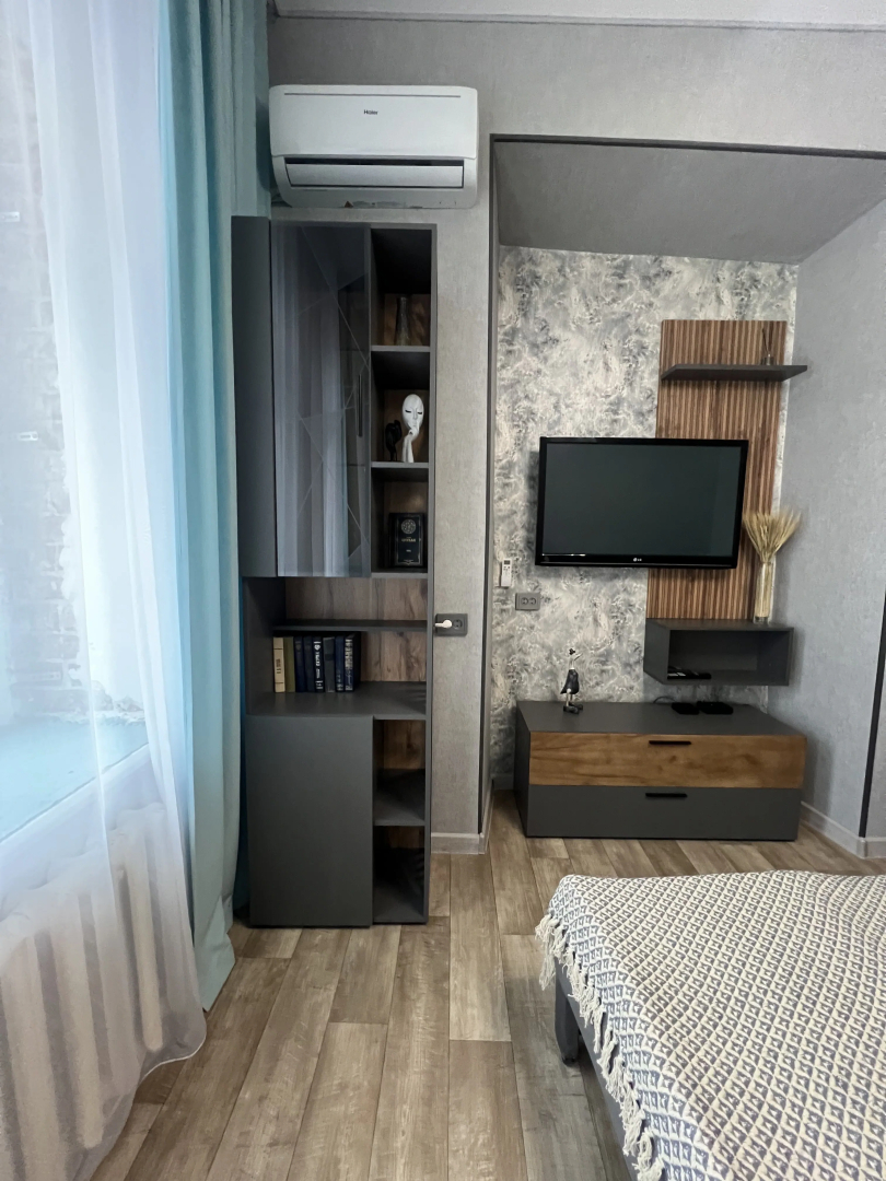 Квартира Уютный Лофт с балконом на главной улице Столицы Закатов