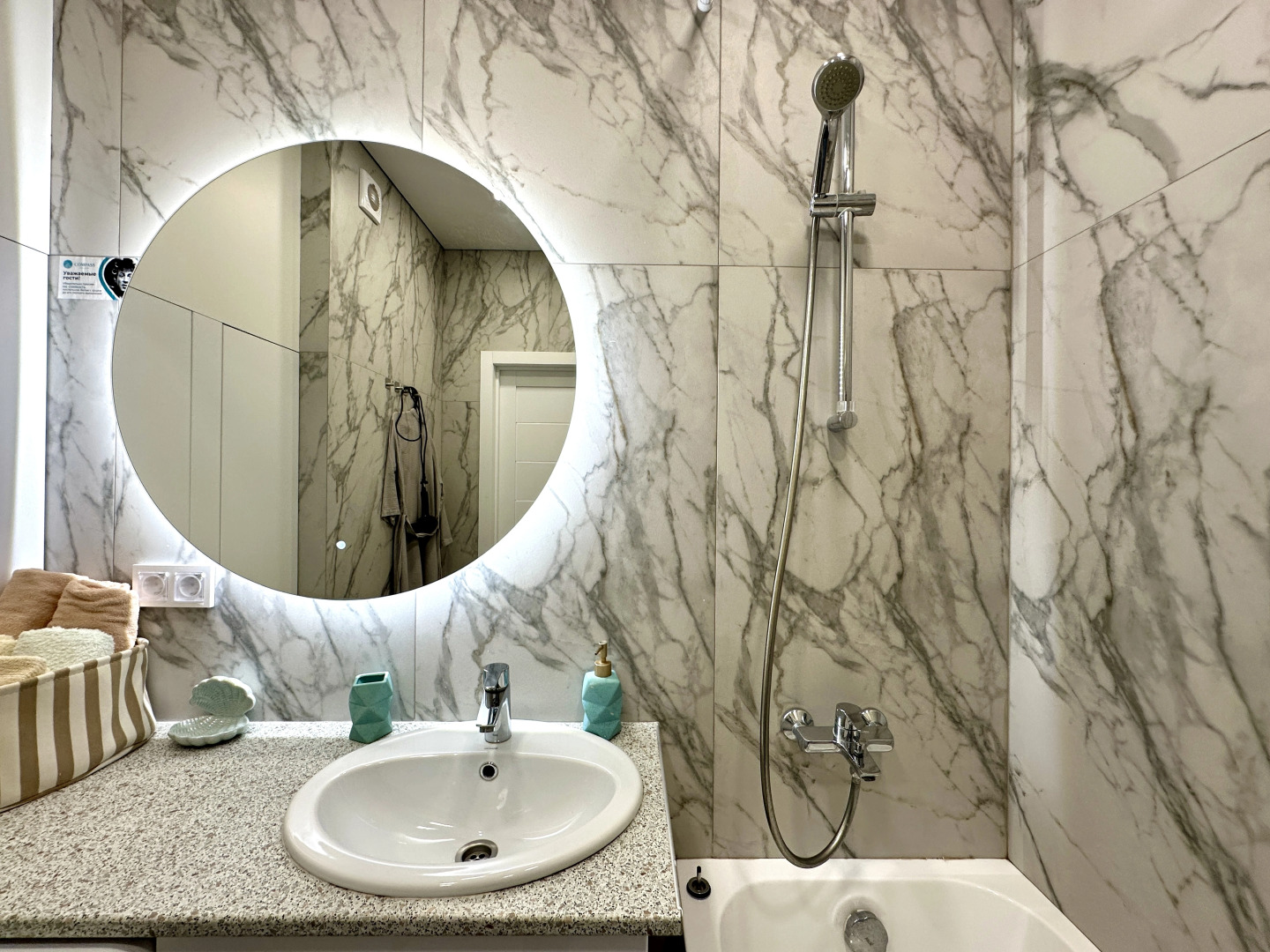 Апартаменты Люкс Аквамарин с дизайнерским ремонтом, для большой семьи