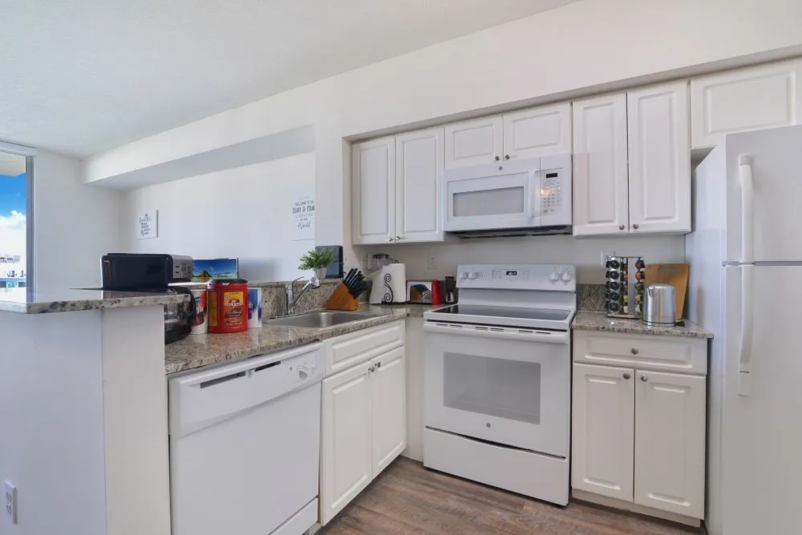 Апарт-отель Pet Friendly Condos in Sunny Isles