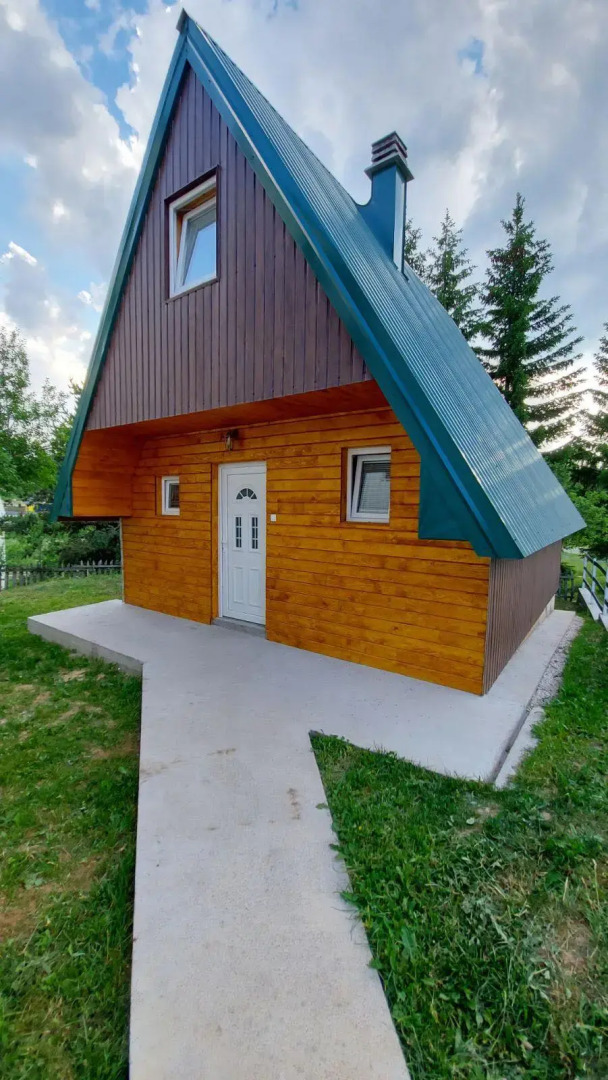 Cheerful Holiday Home Ideal For 6 People Guest House