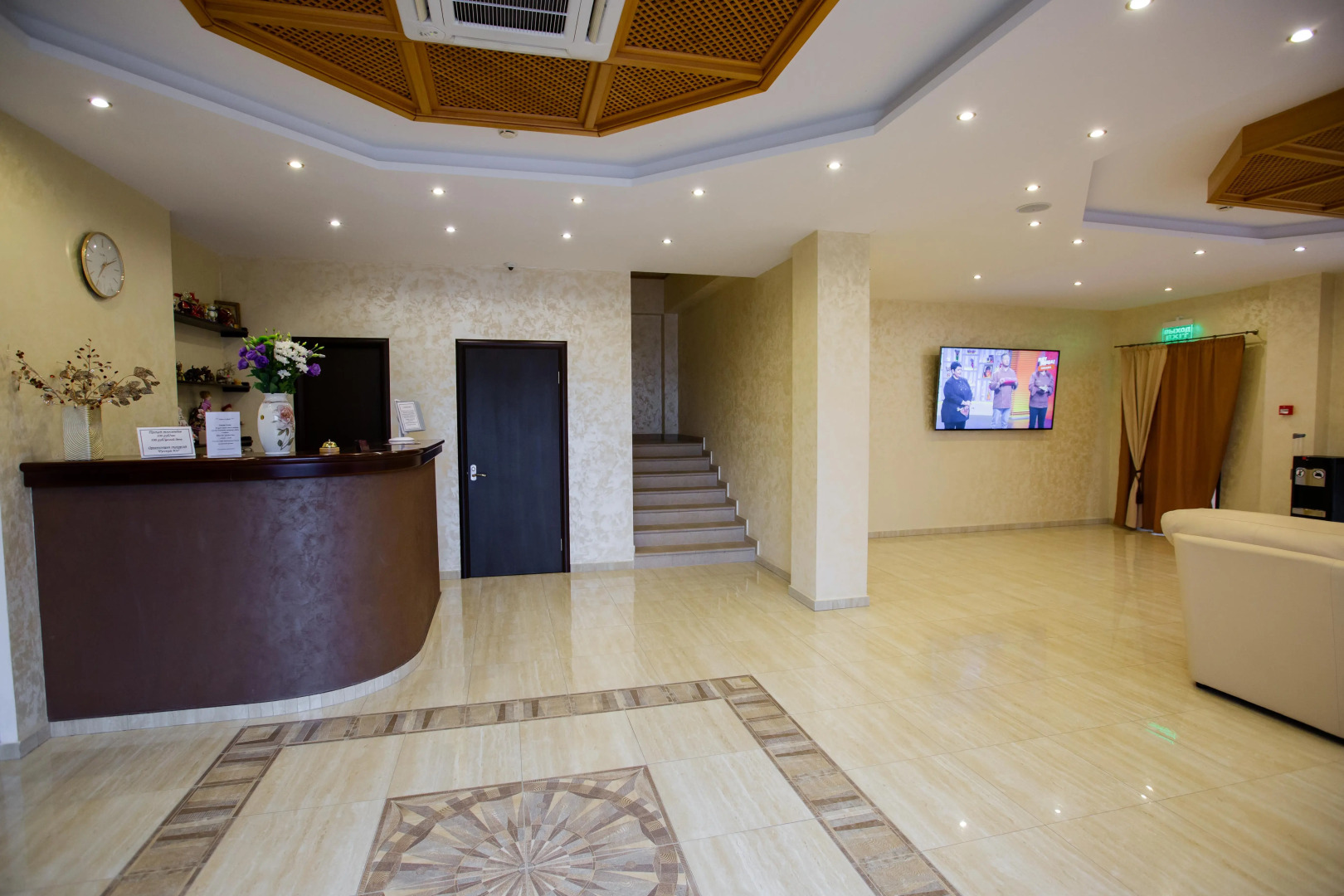 Отель София