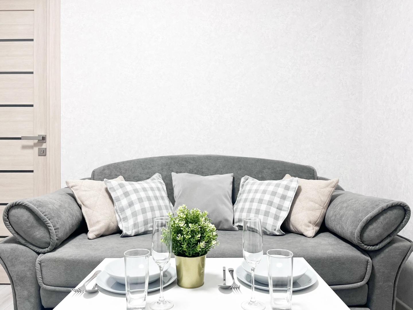 Апартаменты Шикарные с Лоджией для 4-х в Батайске