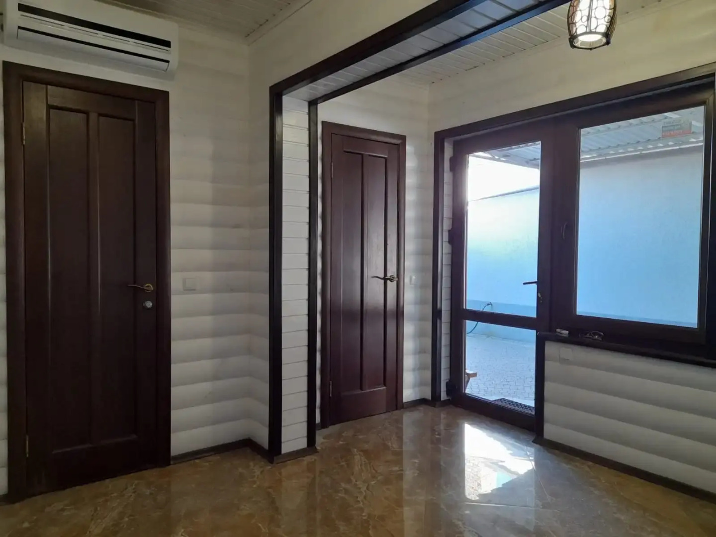 Частный Дом на Берегу Моря с Бассейном