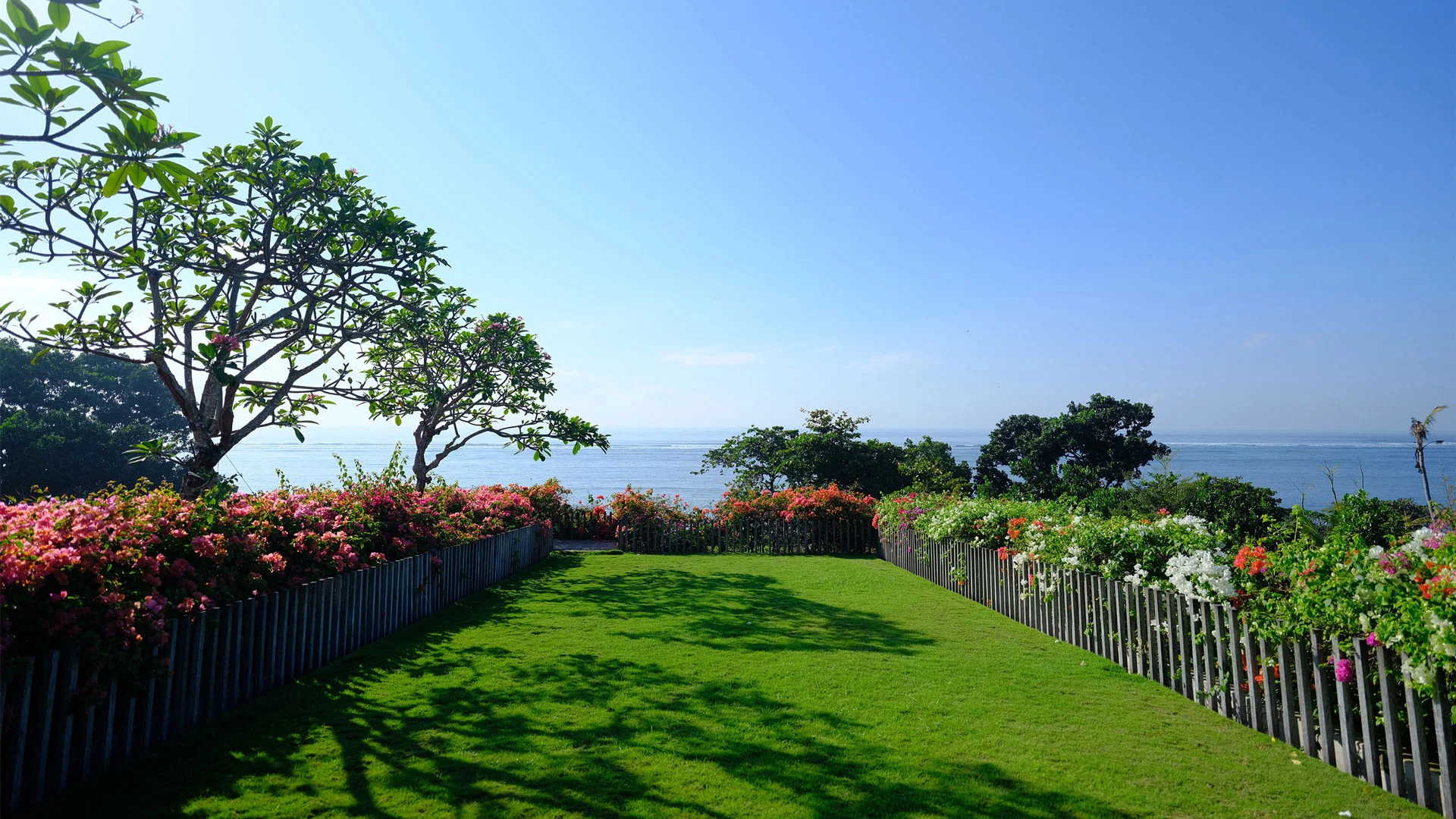 Отель Maya Sanur Resort & Spa