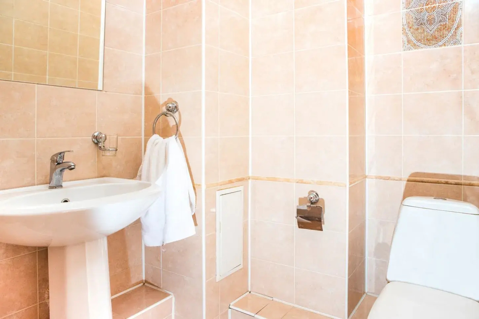 Апартаменты Просторная 2х Комнатная на Алексеева 115