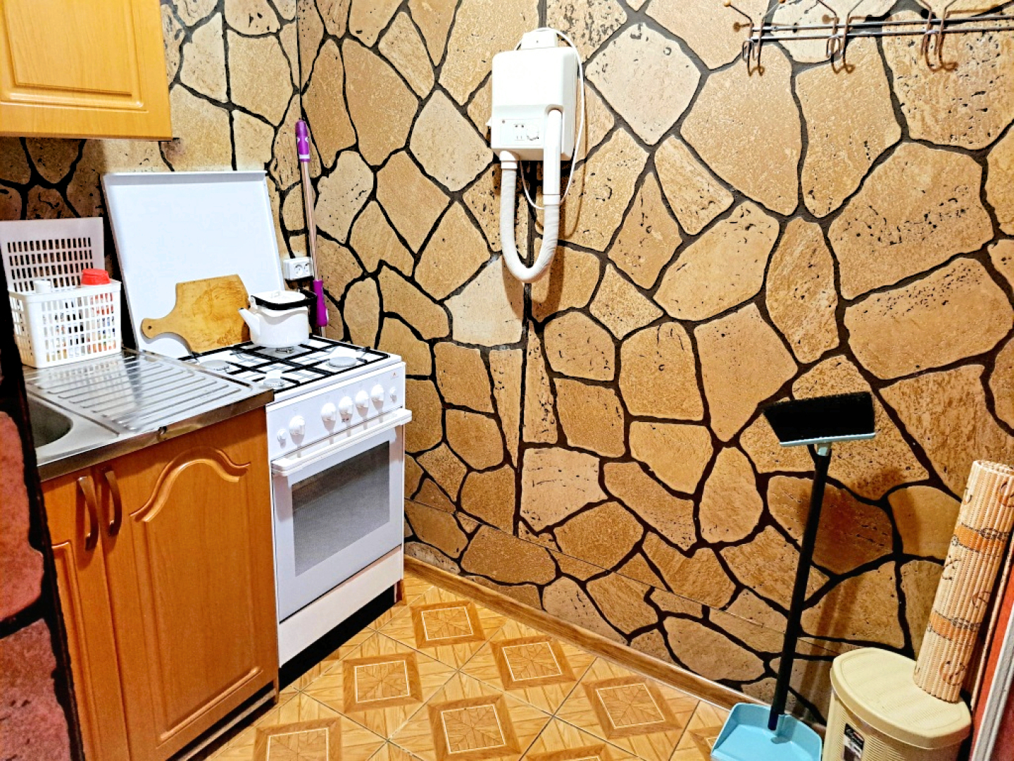 Квартира двухкомнатная на втором этаже