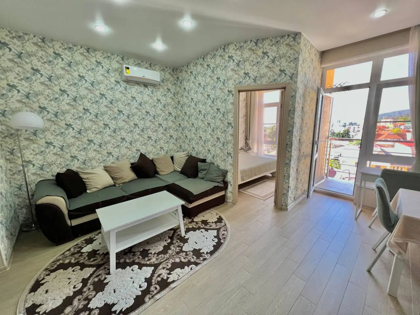 Квартира Изумрудная 38 1