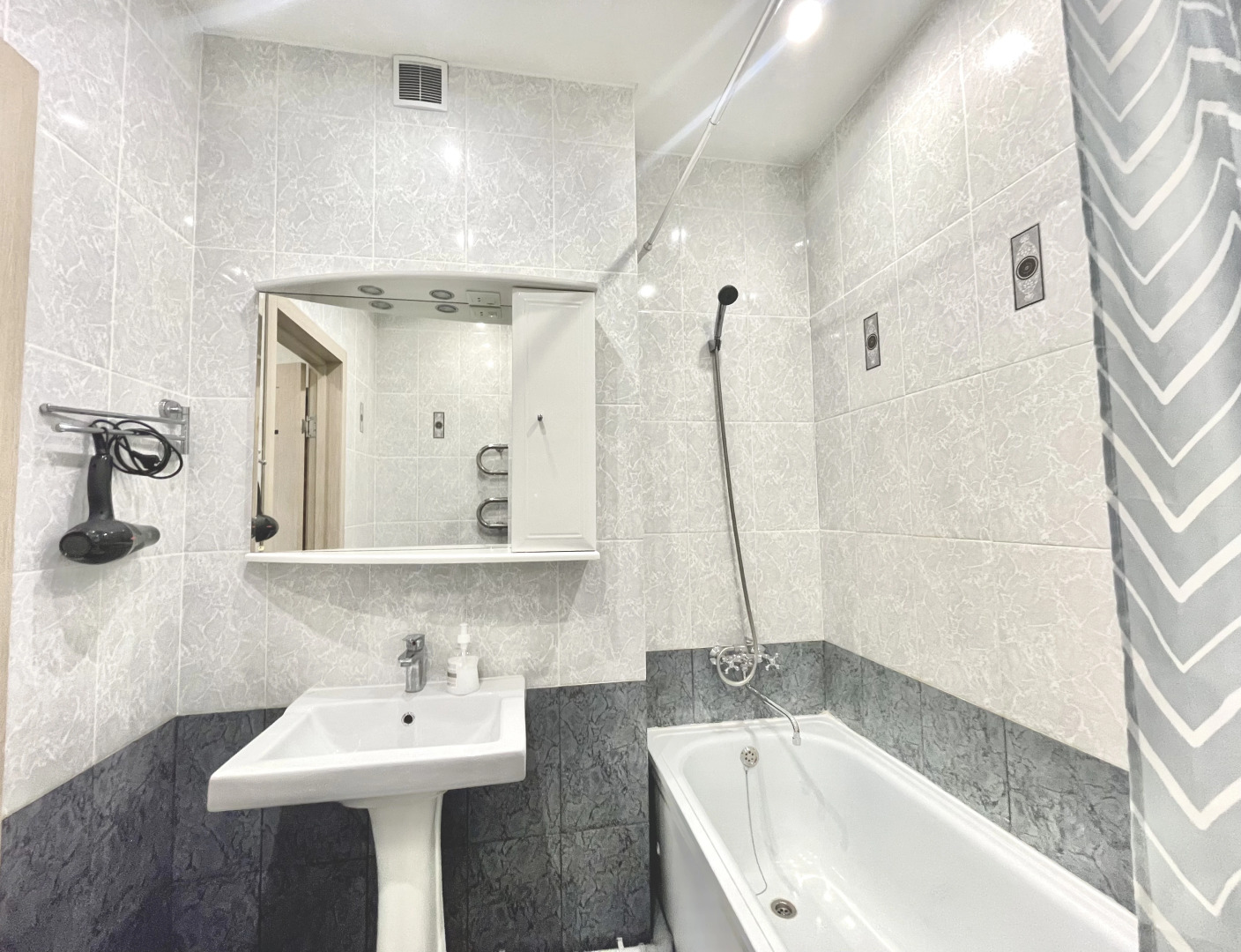 Большая однокомнатная квартира сети "PanApartments" на центральной улице города