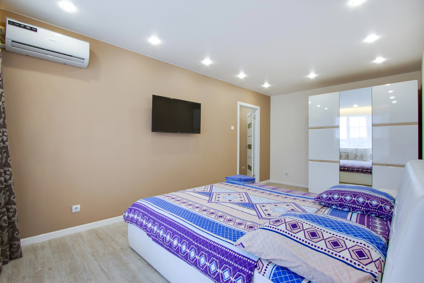 Апартаменты Трёхкомнатные в центре города по Ленинградской 2