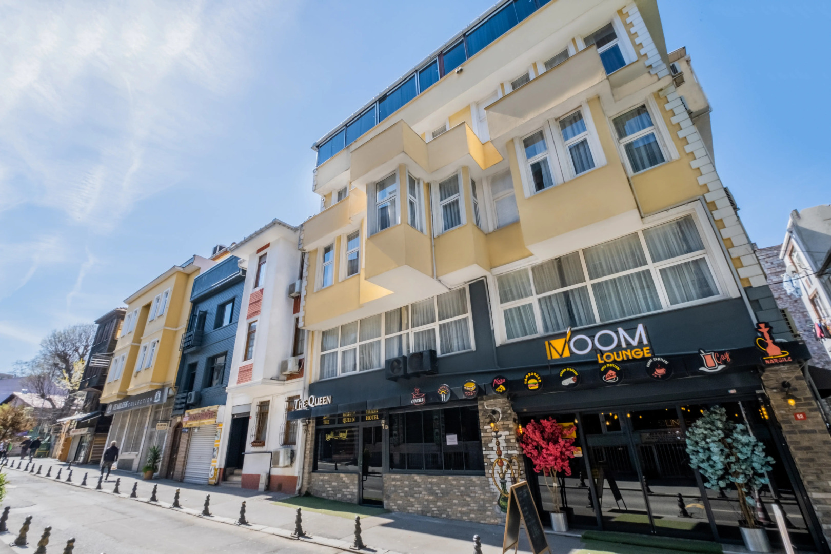 Отель The Queen Hotel